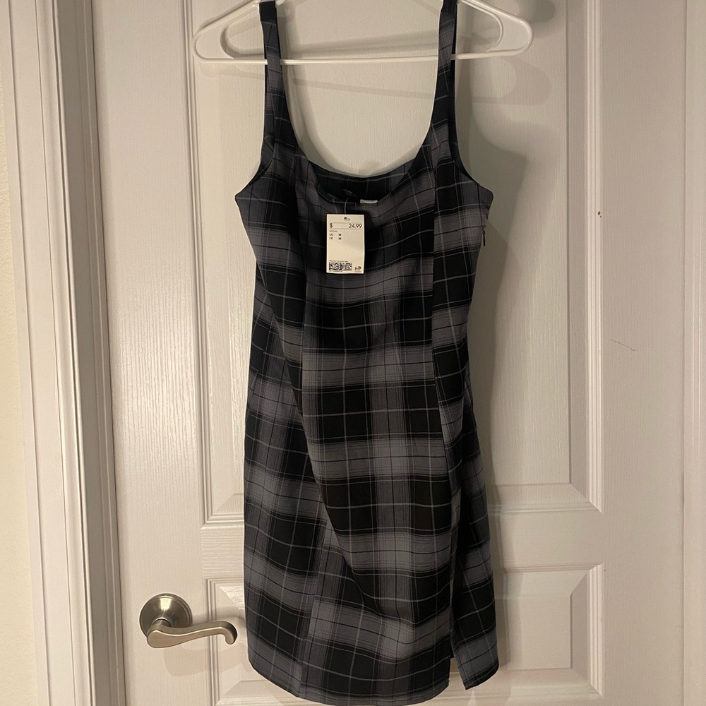 Divided H&M dress plaid with slit W/ tags M